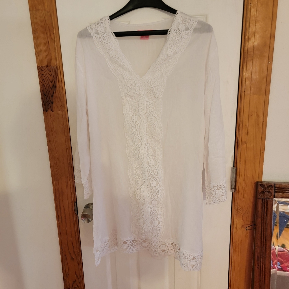 Isaac Mizrahi White Lace V-Neck Tunic